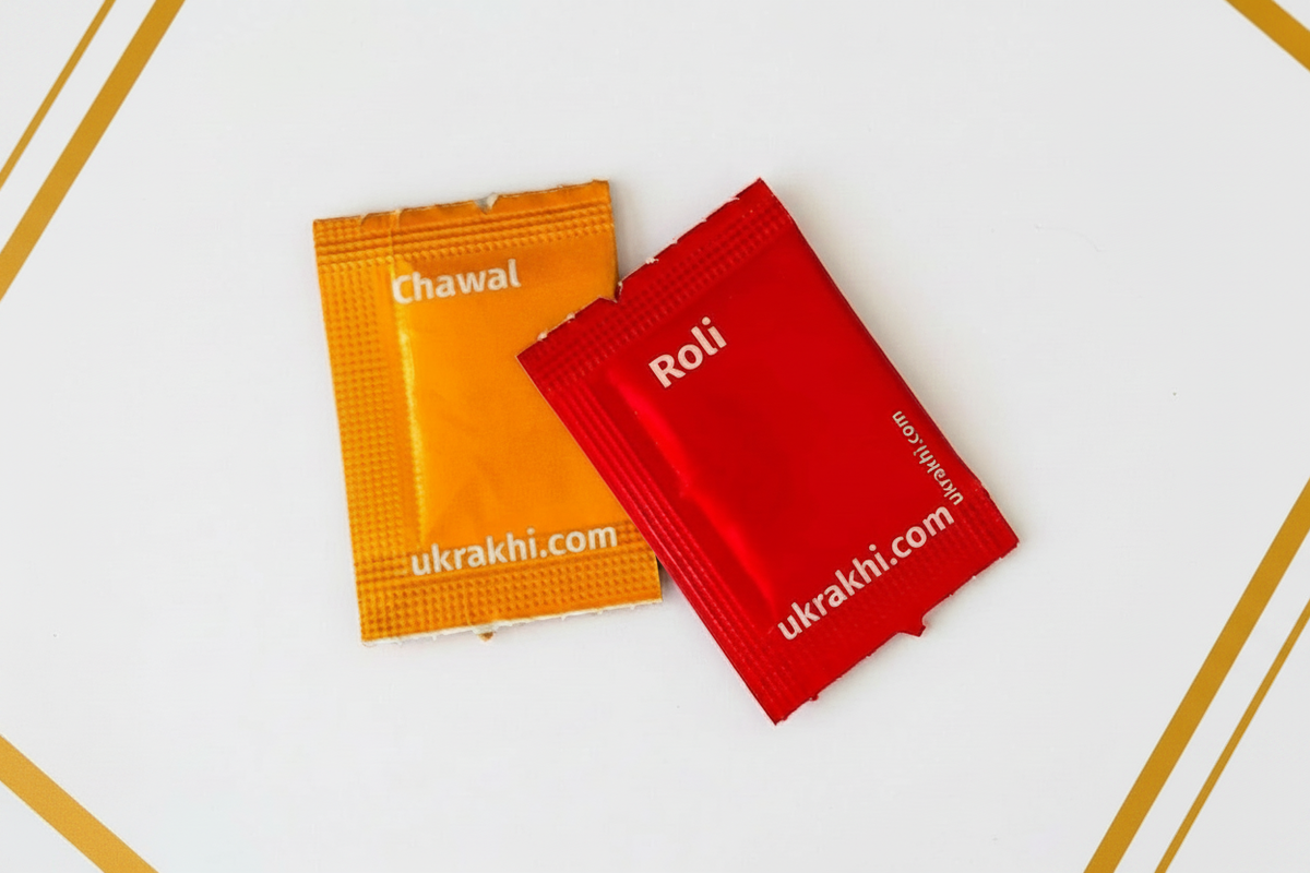 Bright gold-and-white product photo 3